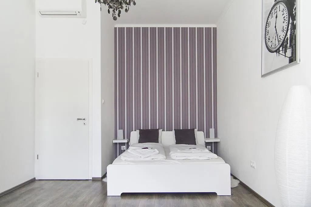Bright 2Br&Ac Apt At Astoria Boedapest Appartement